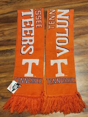 AWESOME VINTAGE Official TENNESSEE VOLUNTEERS SCAVES 2